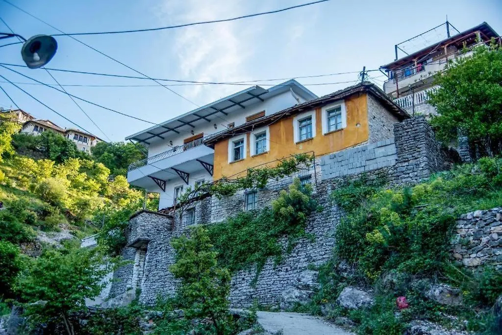 Grandma'S 0*, Gjirokastër