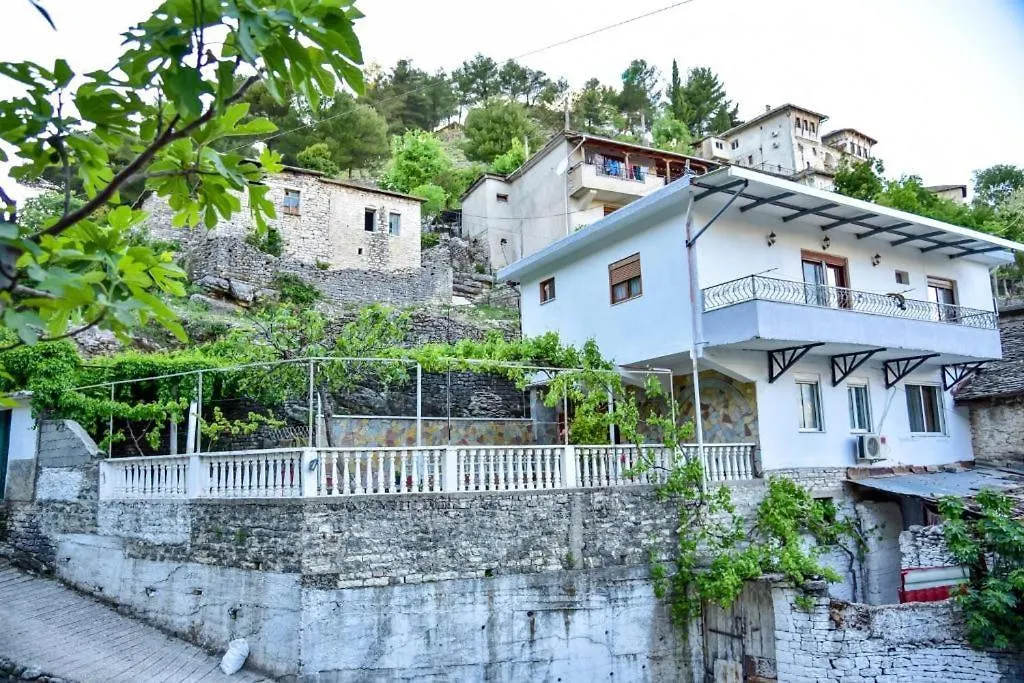 Grandma'S Affittacamere Gjirokastër