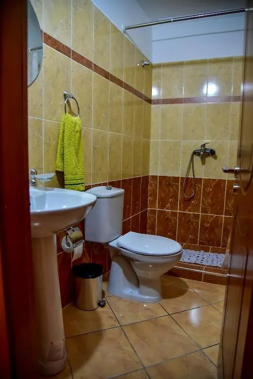 Grandma'S 0*, Gjirokastër