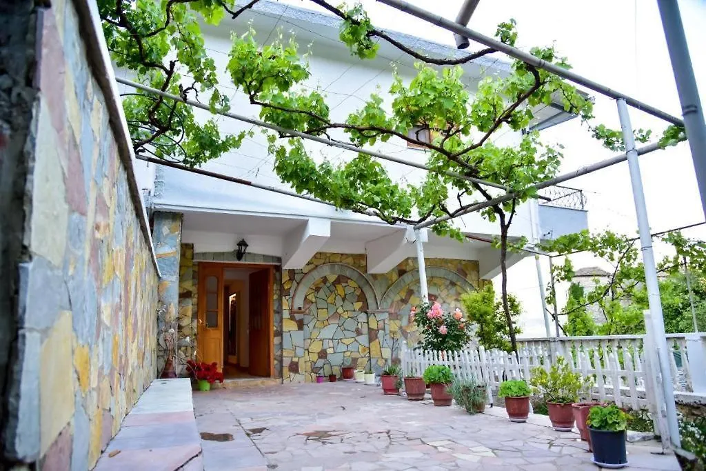 Grandma'S Gasthof Gjirokastër